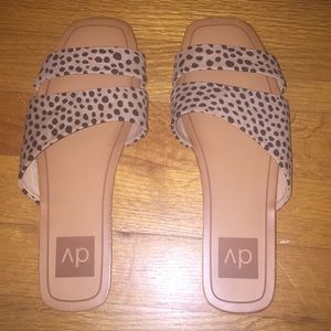 Dolce Vita DV leopard sandals / Flip flops